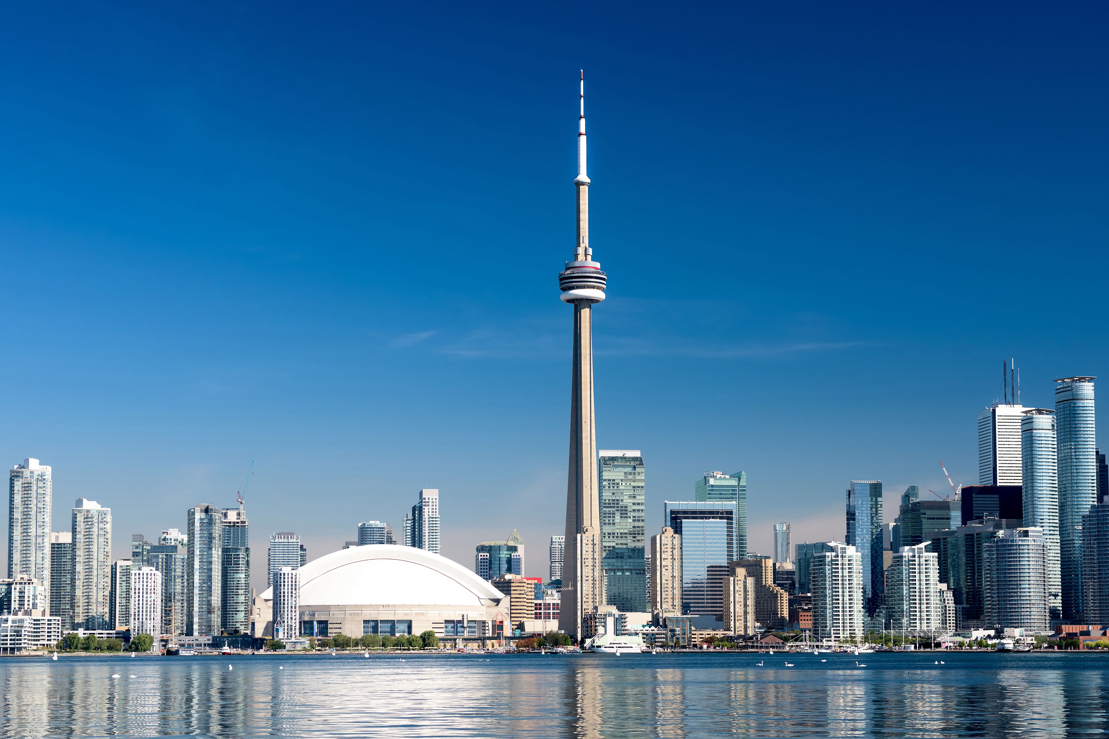 Die Skyline von Toronto an einem sonnigen Tag