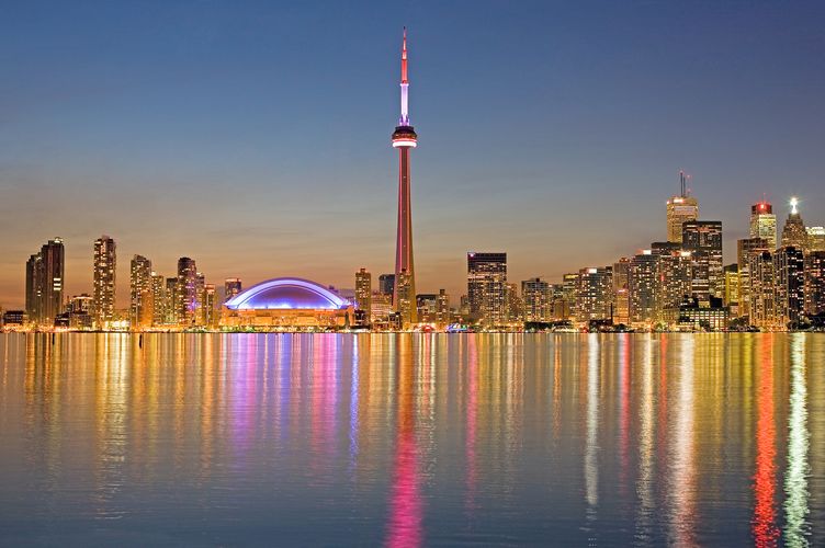 Illuminierte Skyline von Toronto