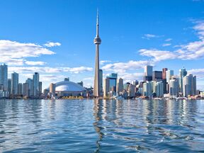 Blick von Centre Island auf die Skyline von Toronto, Ontario