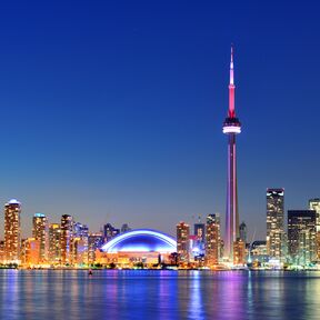 Panorama der Toronto Skyline bei Abendlichtern