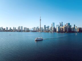 Skyline von Toronto mit Fähre
