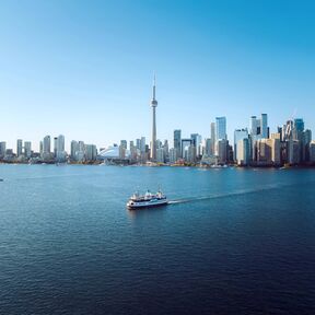Skyline von Toronto mit Fähre Skyline von Toronto mit Fähre