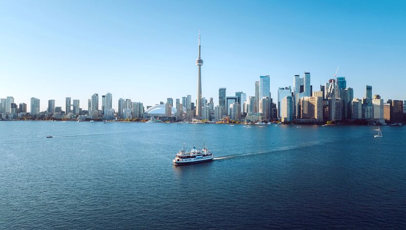Skyline von Toronto mit Fähre Skyline von Toronto mit Fähre