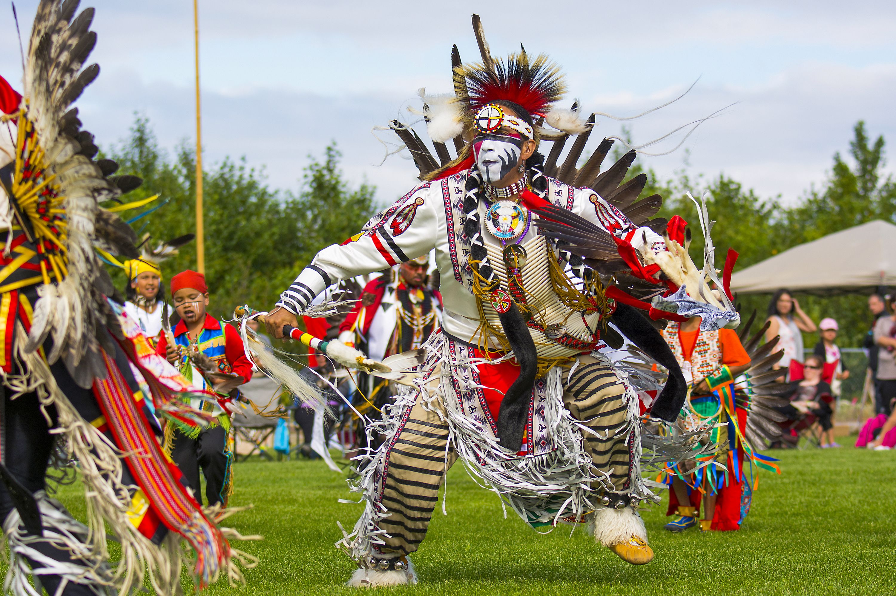 Die Einwohner der First Nation bei einem PowWow in Manicougan in Quebéc