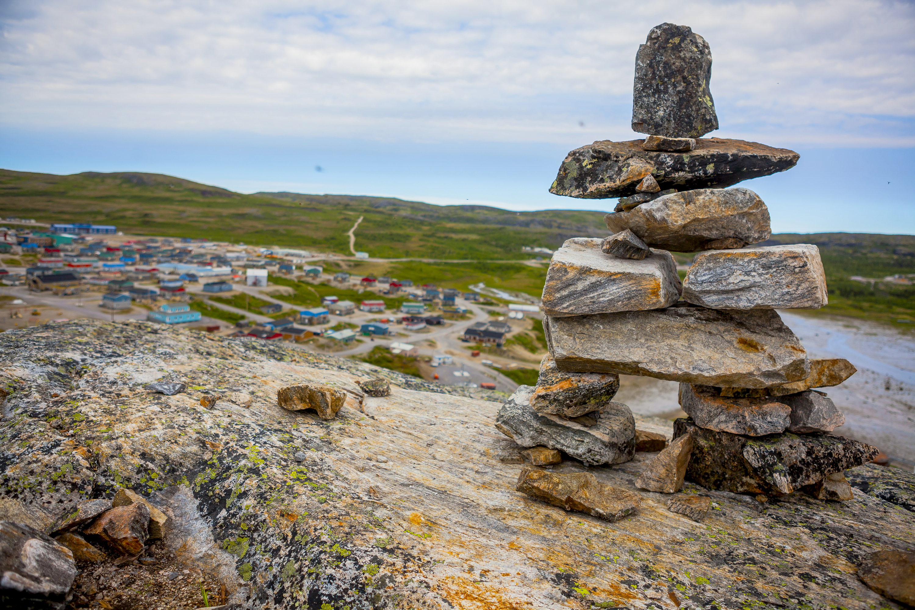 Die Steinfigur "Inuksuk" in der Region Nunavik im Norden von Quebéc