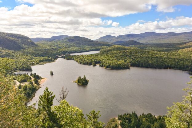 Der Montagne du Diable Regional Park in Québec Der Montagne du Diable Regional Park in Québec