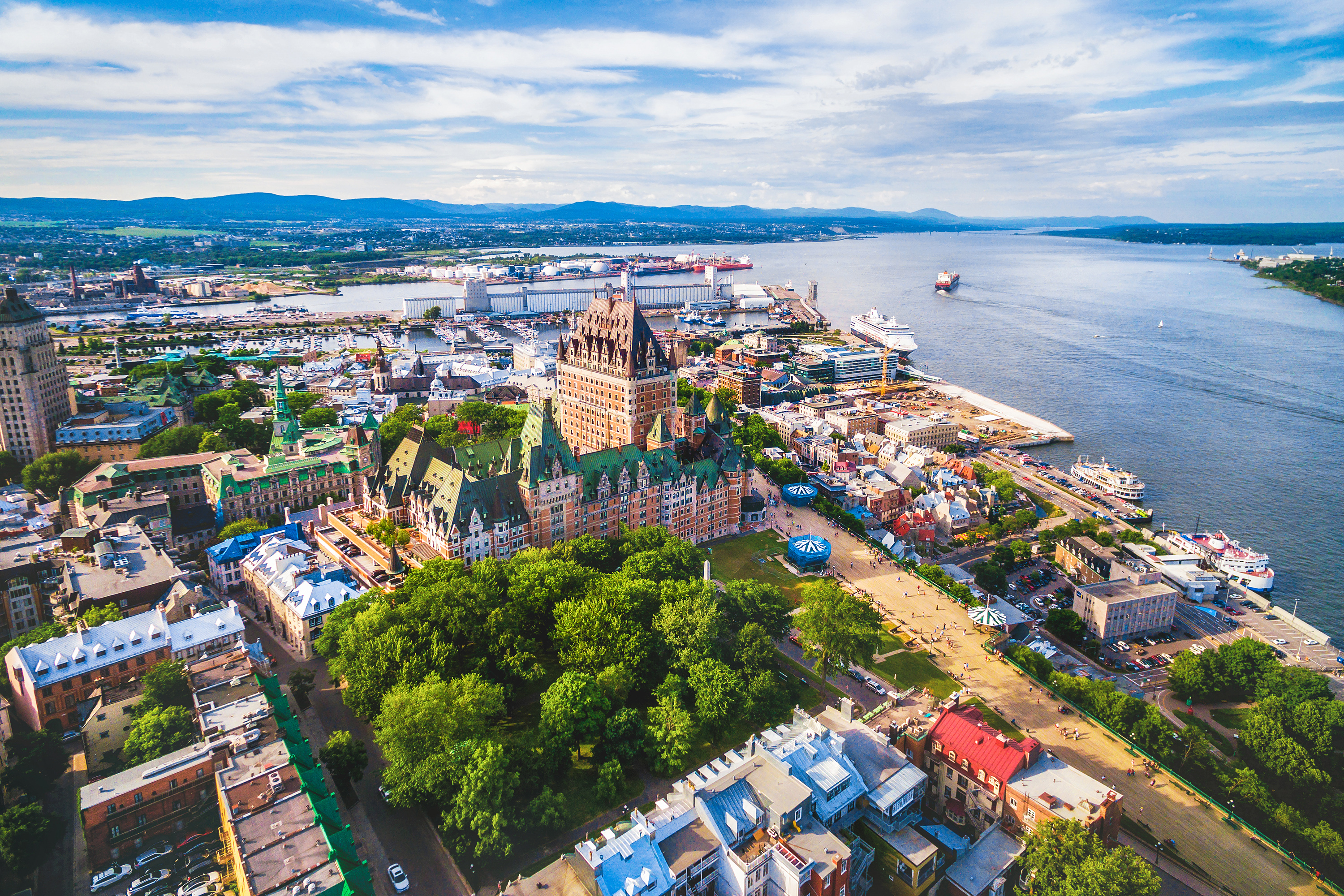 Blick über Québec City und den alten Hafen aus der Vogelperspektive in Québec