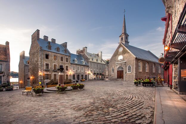 Die Kirche Notre-Dame-des-Victoires am Place Royale des UNESCO Weltkulturerbe Petit Champlain District in Quebec City, Quebec Die Kirche Notre-Dame-des-Victoires am Place Royale des UNESCO Weltkulturerbe Petit Champlain District in Quebec City, Quebec