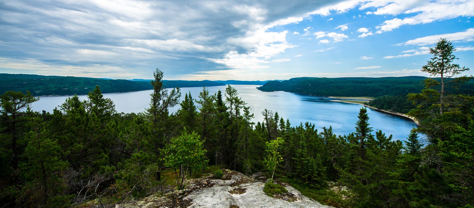 Idyllischer Blick über den Saguenay Fjord Park, Quebec