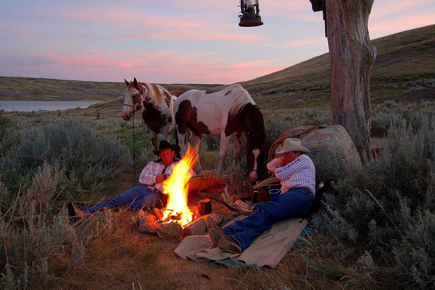 Cowboys am Lagerfeuer in der PrÃ¤rie Saskatchewans