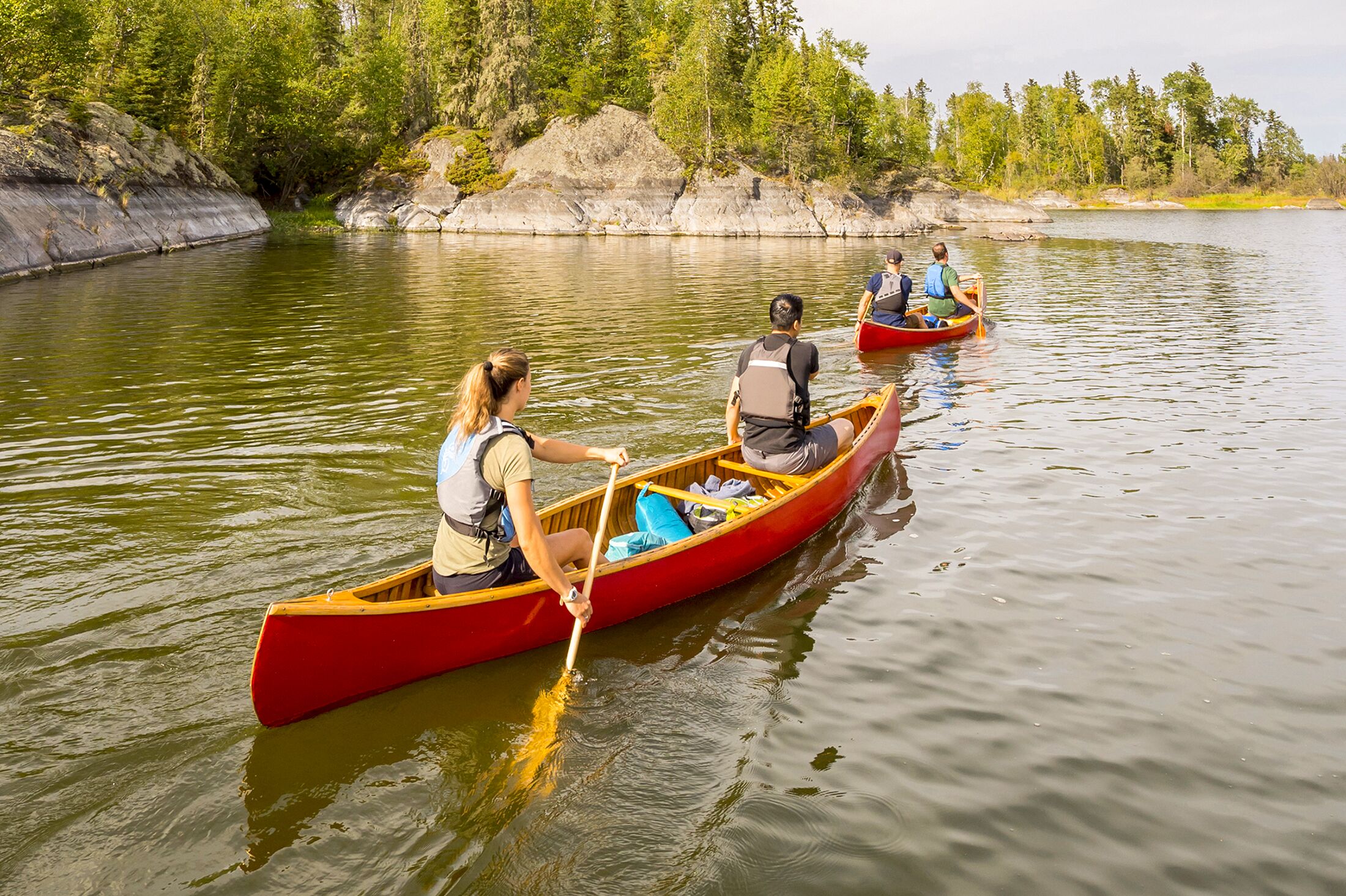 Kanu fahren auf dem Churchill River im Lac La Ronge Provincial Park in Saskatchewan