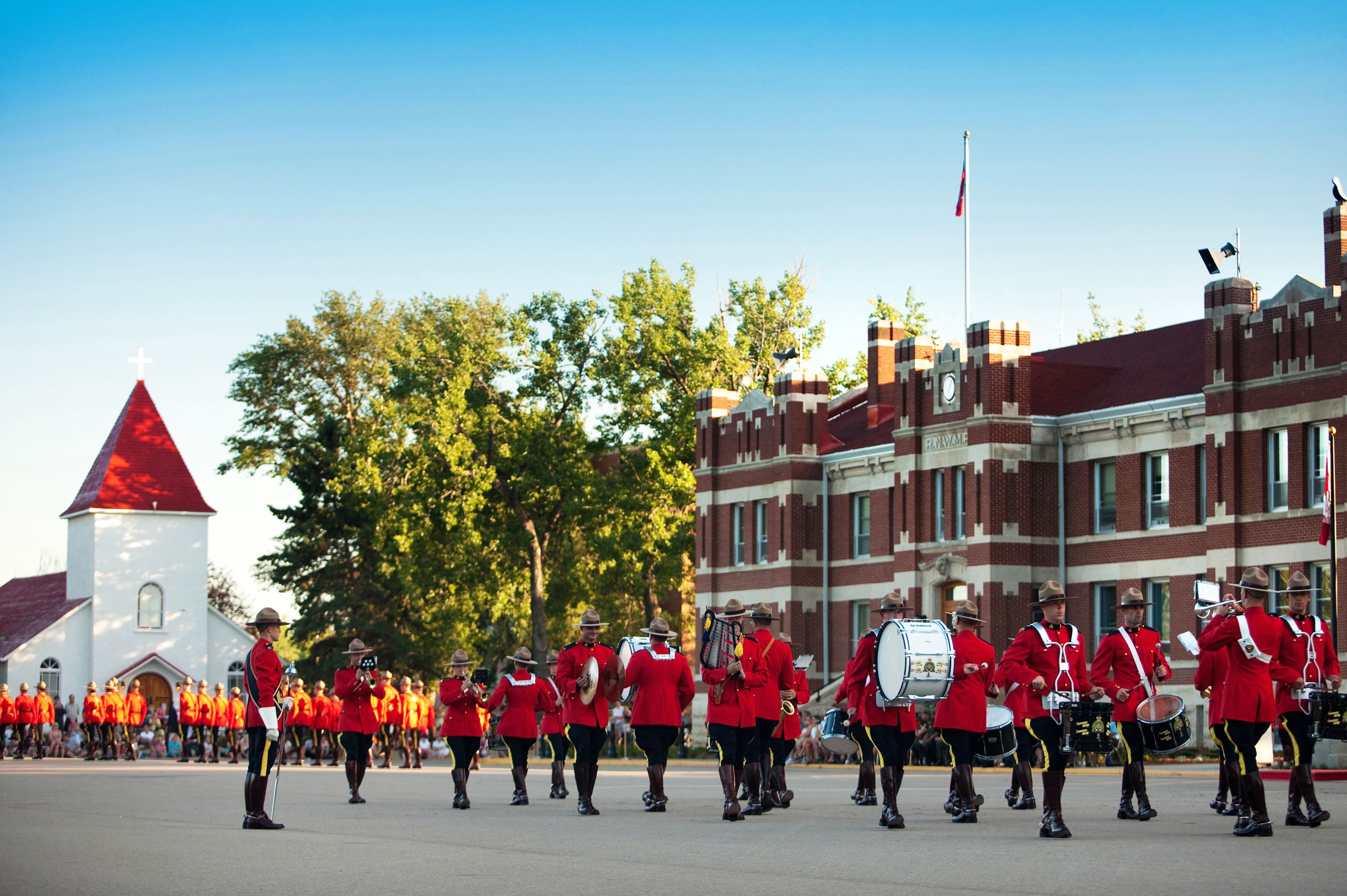 Sunset Retreat Ceremony am RCMP Heritage Center