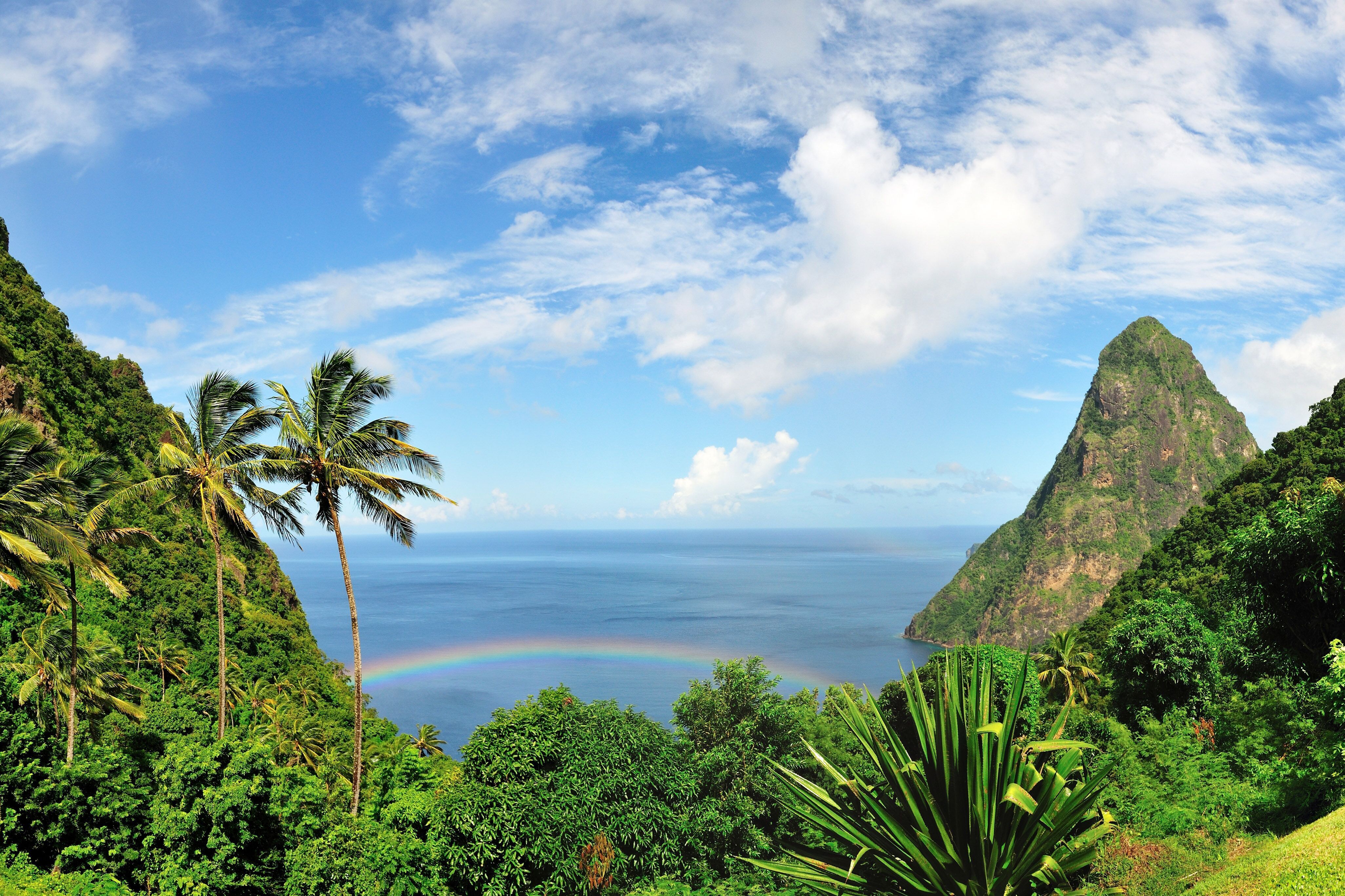 Blick durch die Berge in St. Lucia