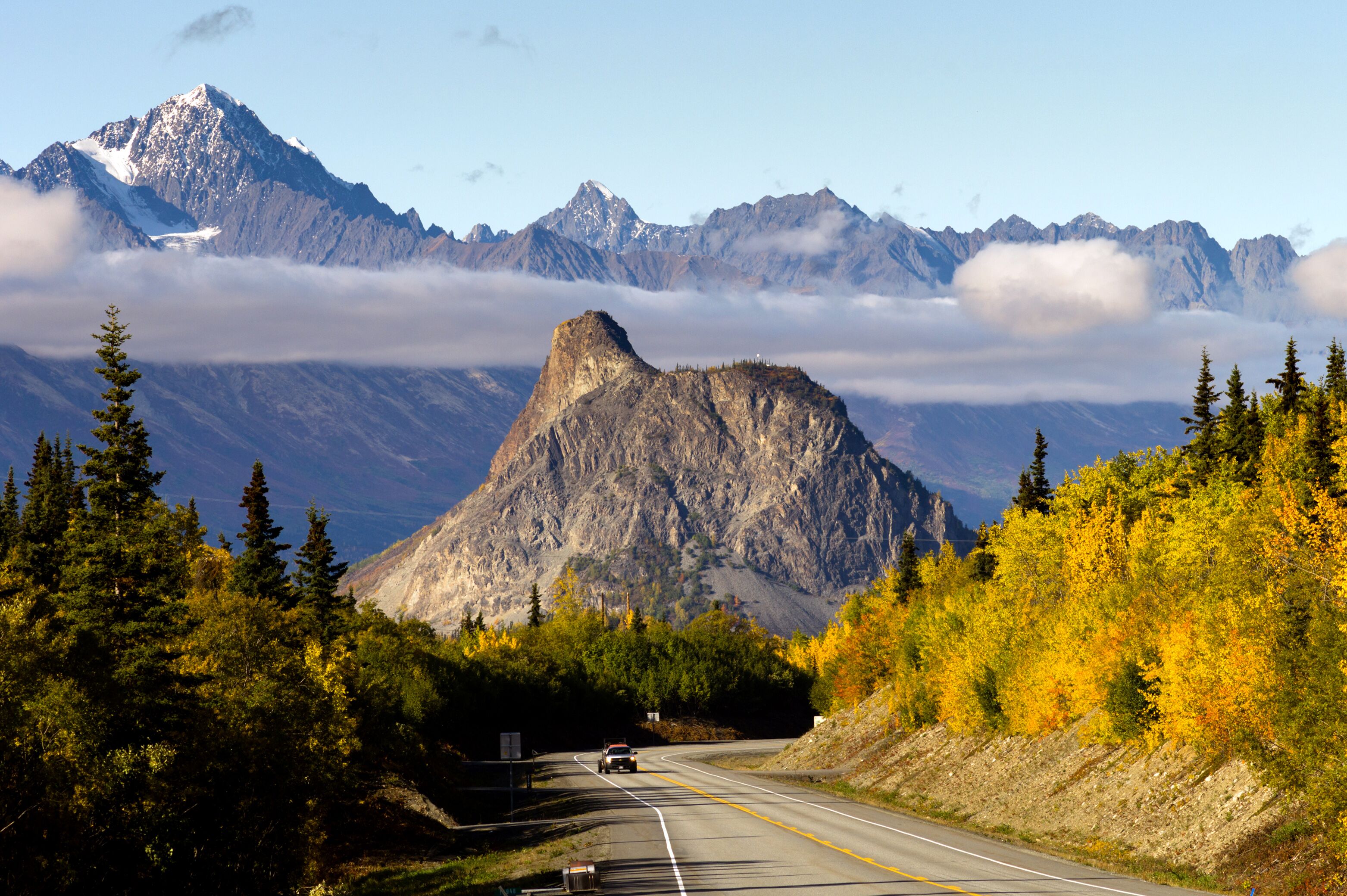 Fahrt zu den Chugach Berge am Matanuska River in Alaska
