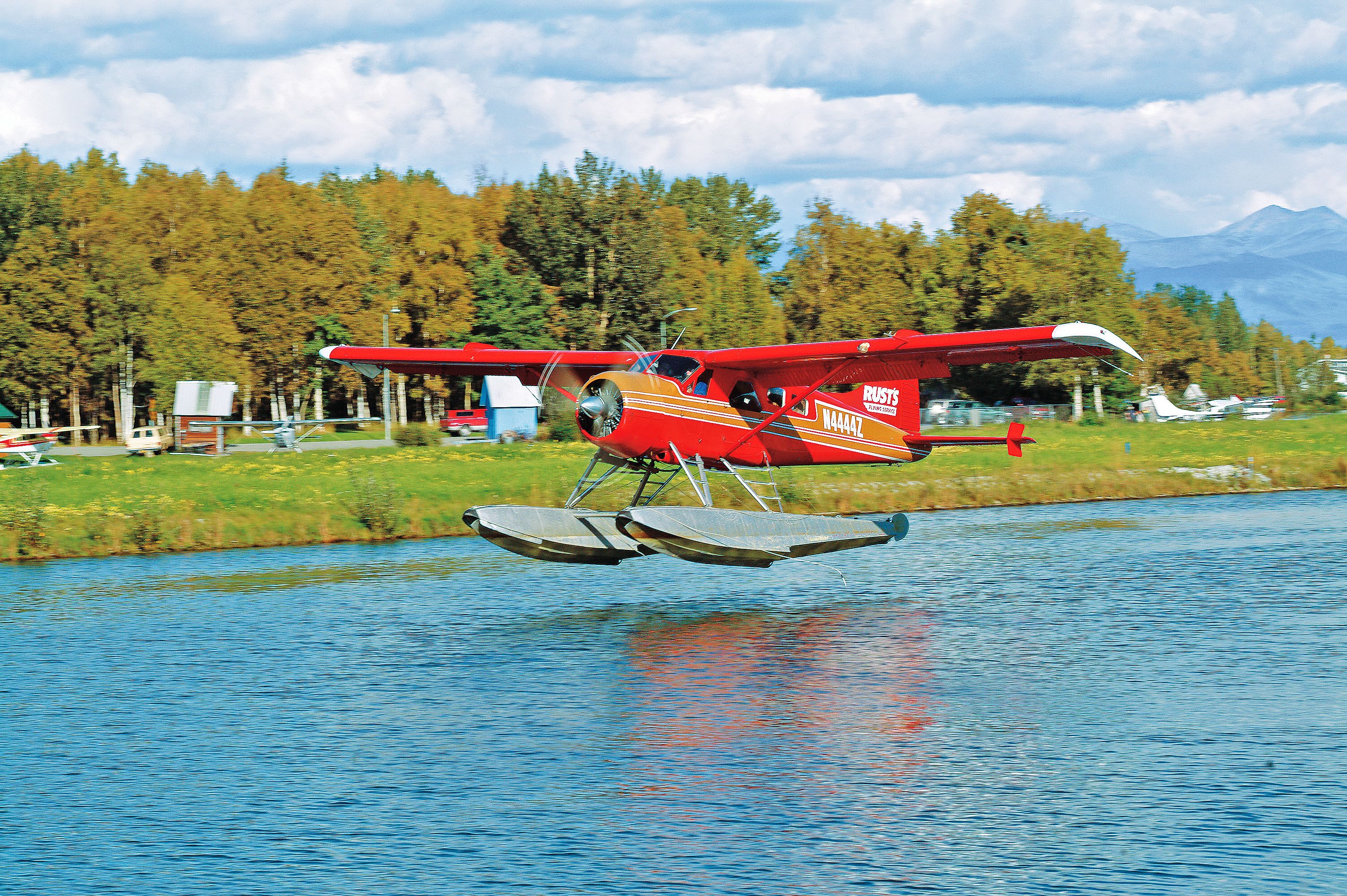 Wasserflugzeug bei der Landung