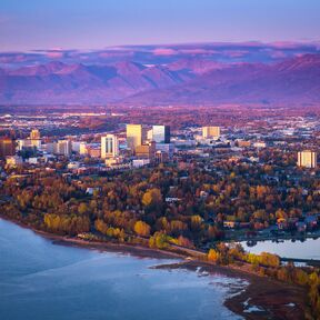 Blick auf Anchorage im Abendlicht