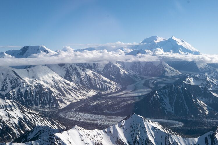 Traumhafter Blick auf das Bergpanorama am Mount Denali in Alaska