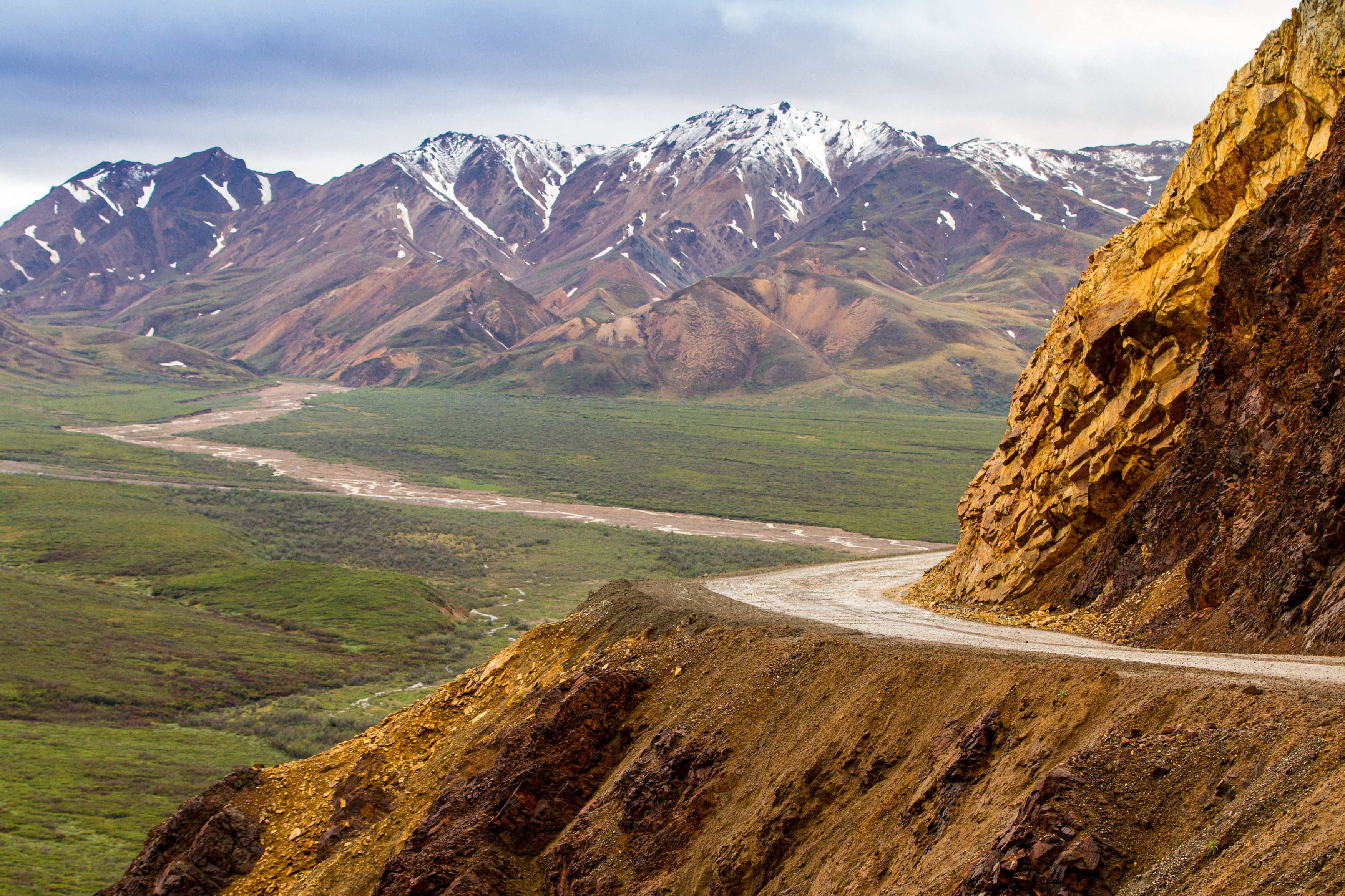 Aufregende Pfade durch die Berglanschaft des Denali Nationalparks