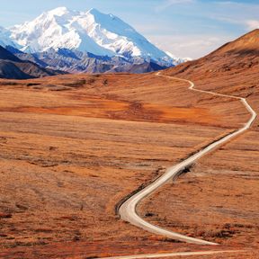 Straße zum Denali in Alaska