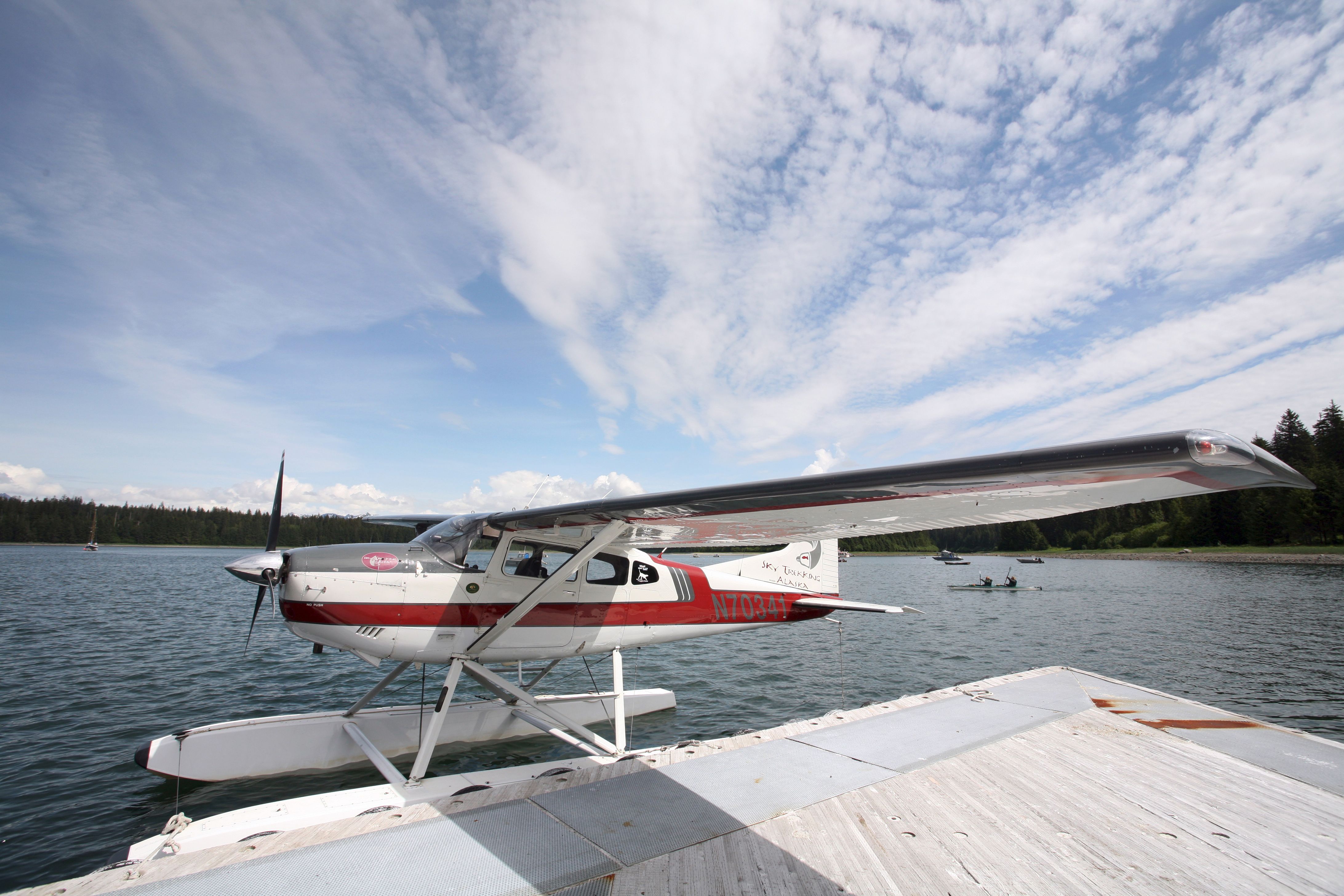 regionen/usa/alaska/glacier-bay/wasserflugzeug-see.cr4368x2912-0x0