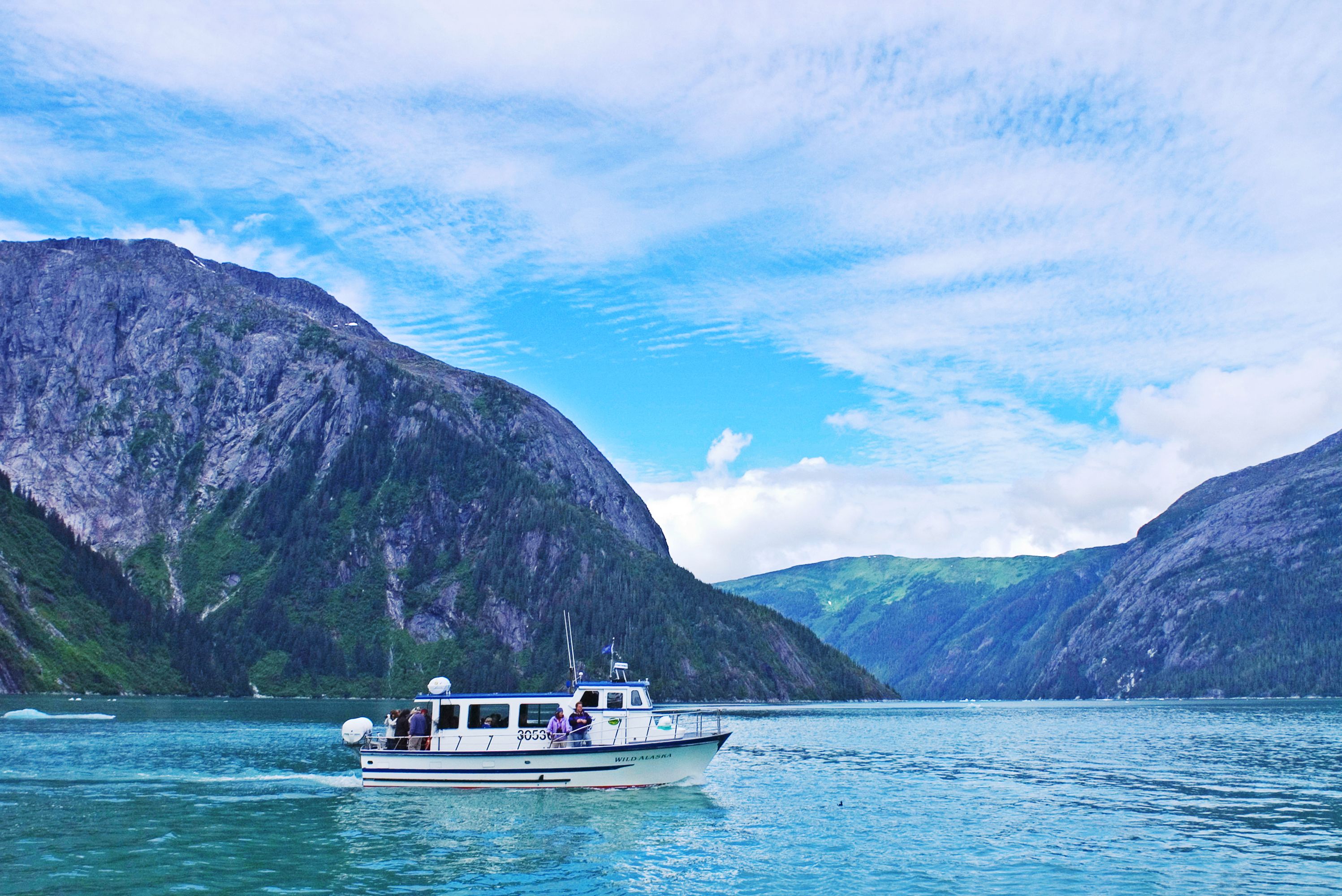 Ausflugsboot auf dem Tracy Arm