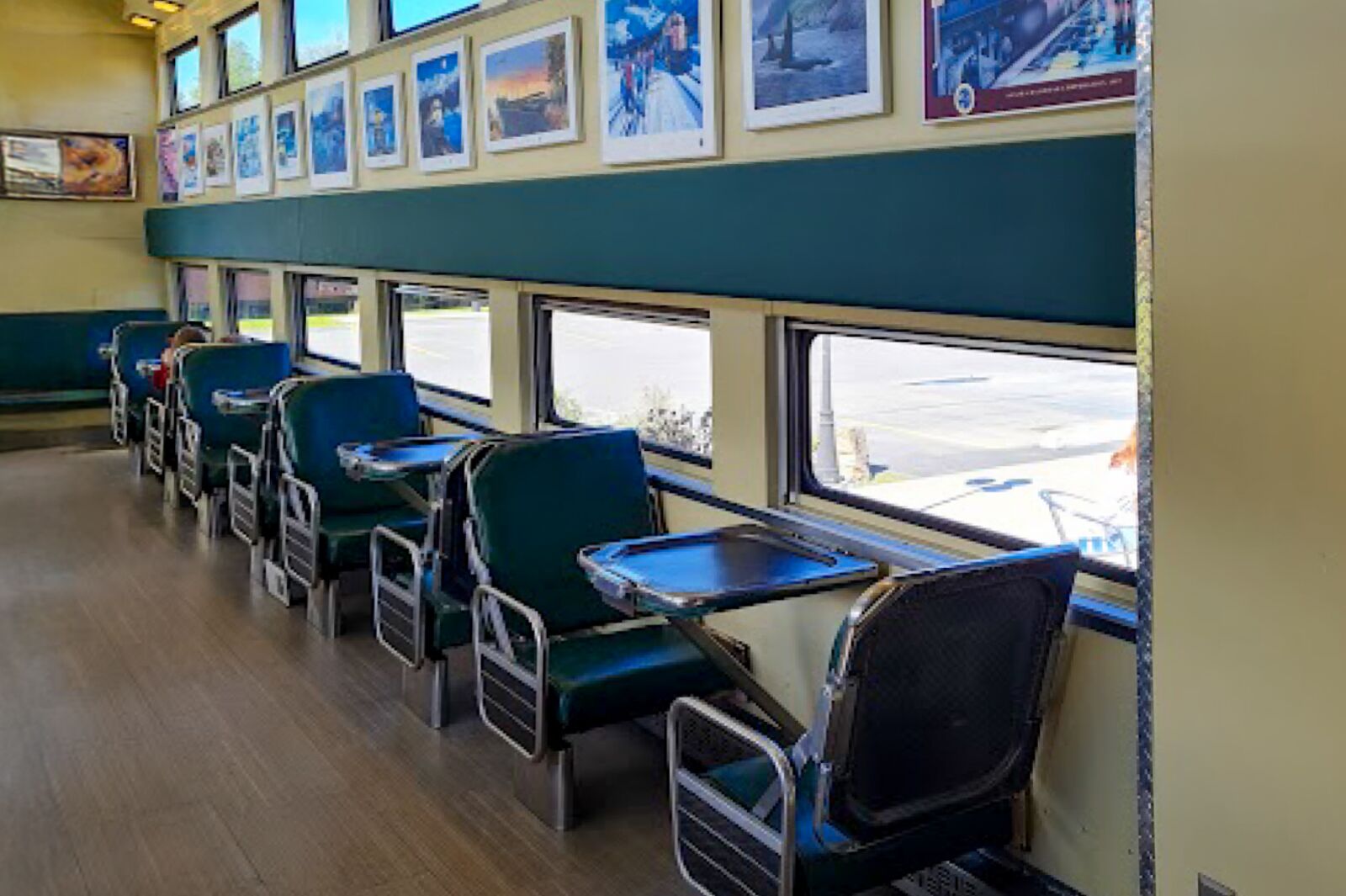 Cafe in einem alten Eisenbahnwaggon