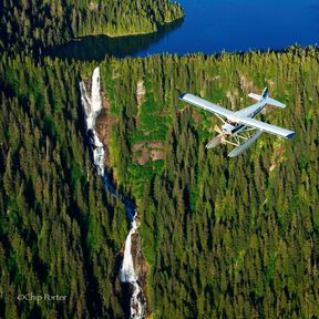 Ein Wasserflugzeug Ã¼ber dem Misty Fjord, Ketchikan, Alaska