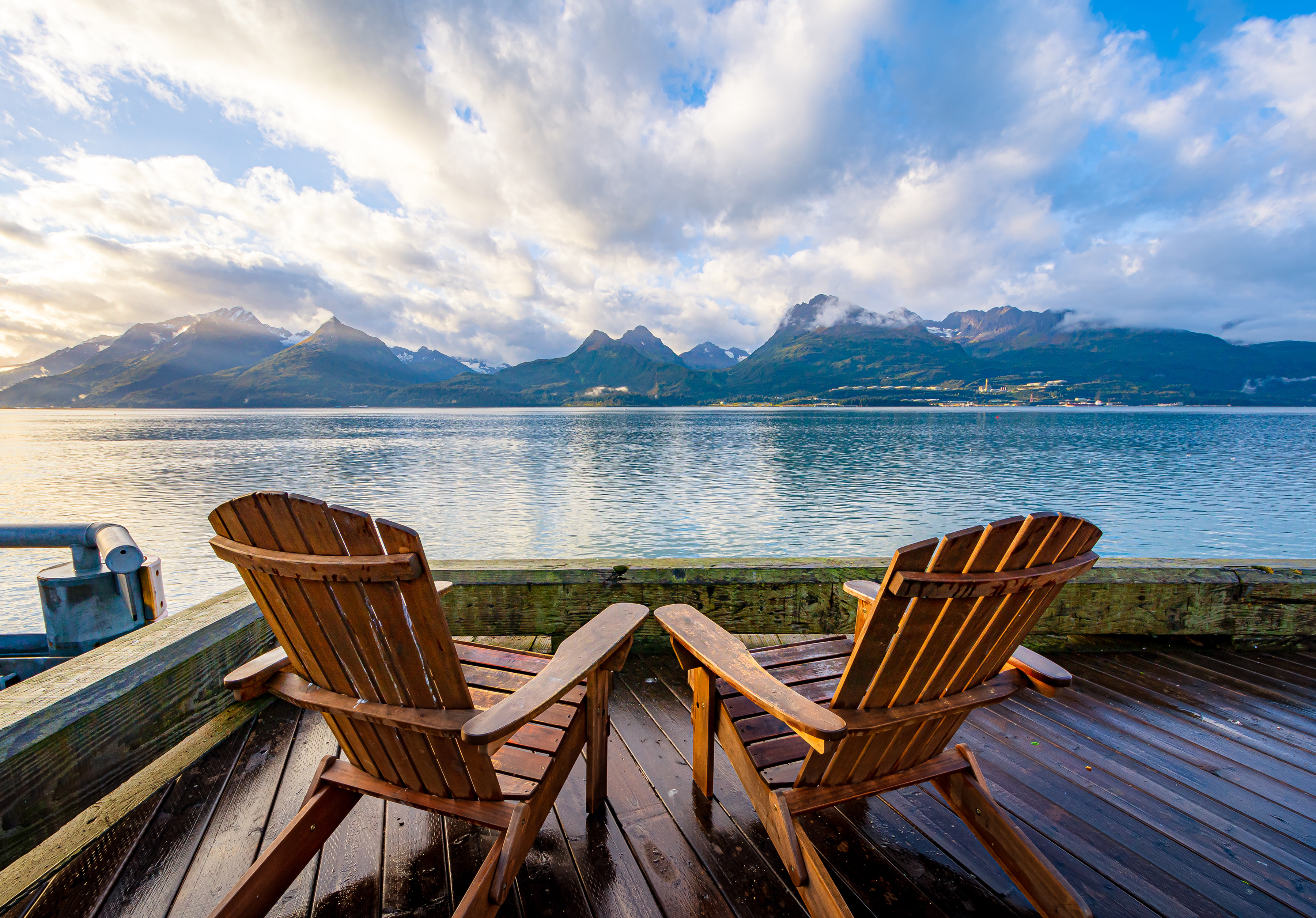 Den Sonnenaufgang beobachten am Kelsey Dock bei Valdez in Alaska