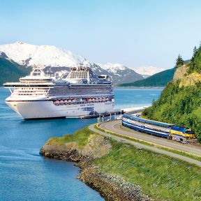 Denali Express Train und die Sapphire Princess, Whittier, Alaska