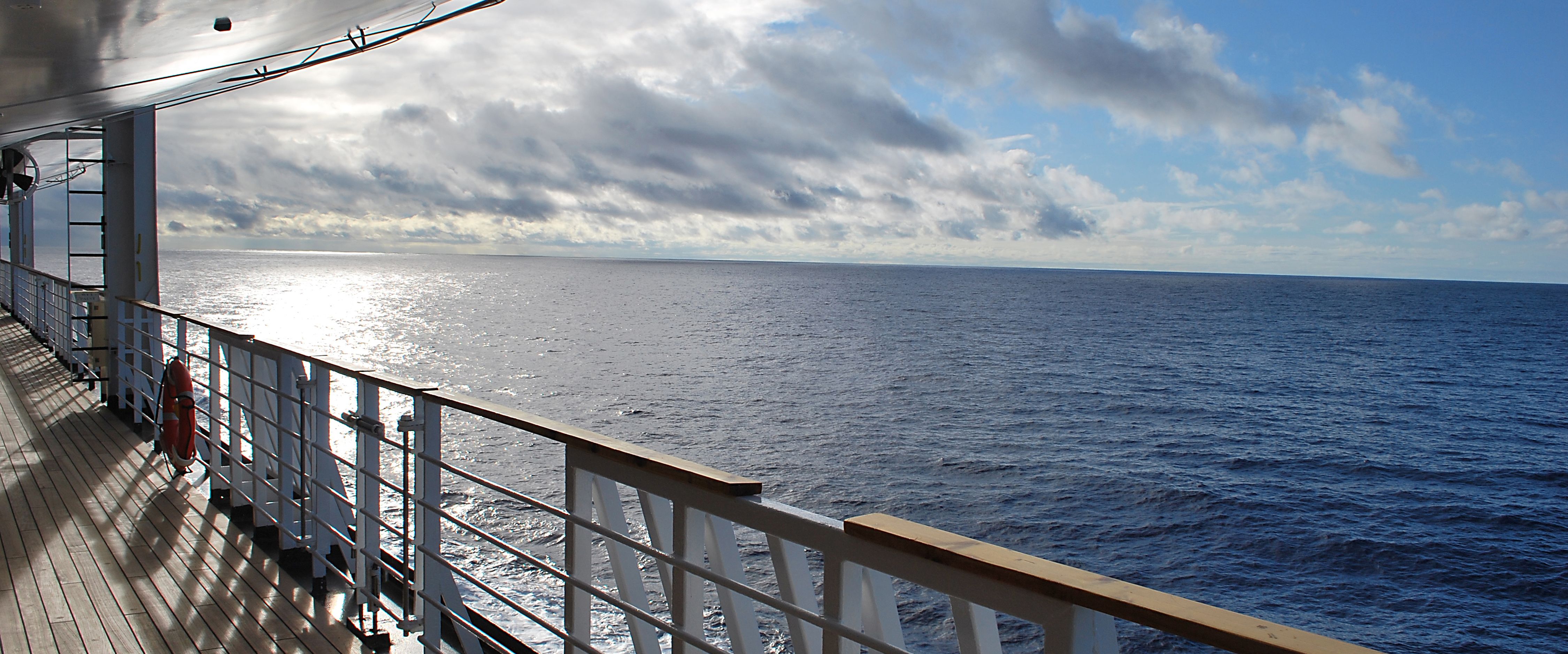 Blick von Bord über den Pazifik