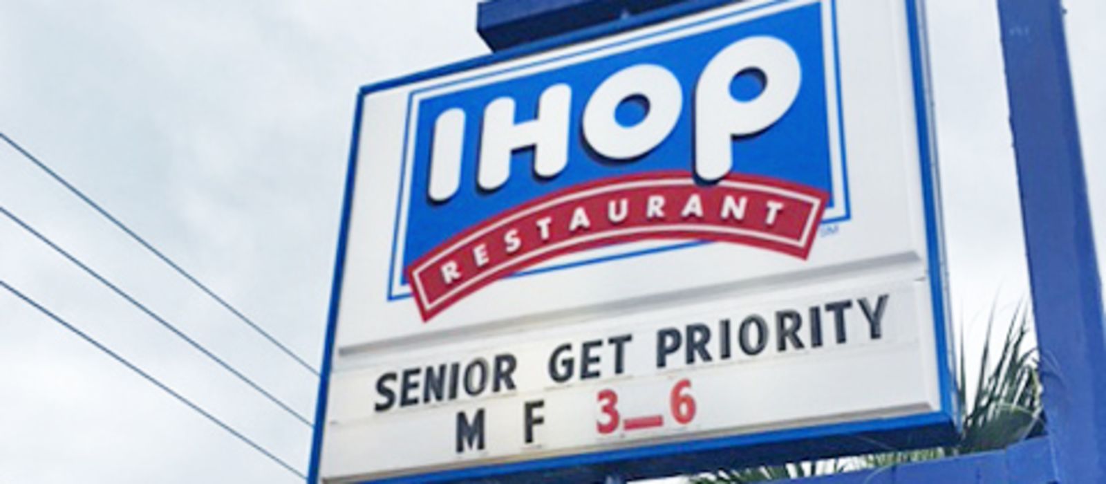 Reklameschild des IHOP Restaurant in St. Petersburg, Florida