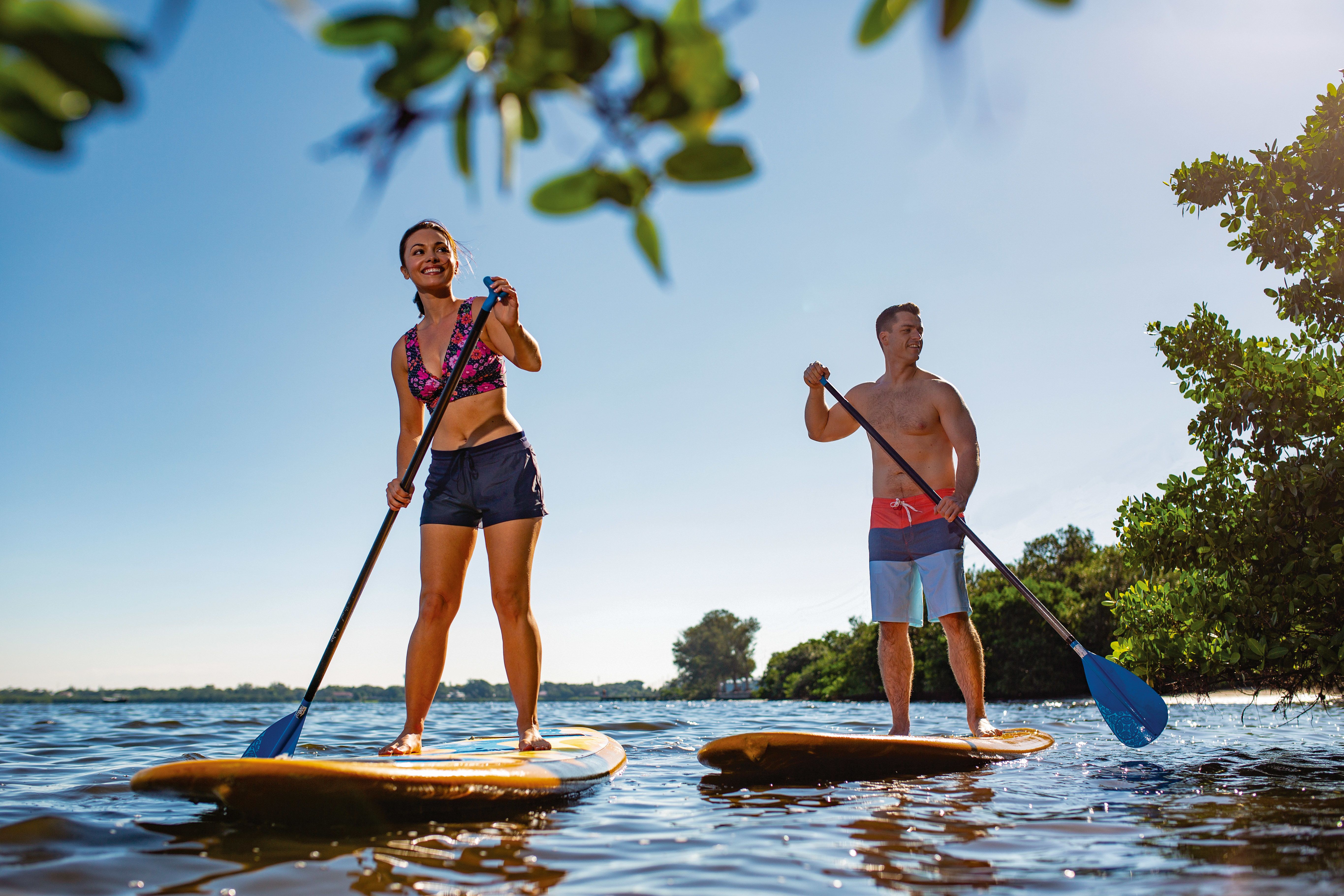 regionen/usa/florida/anna-maria-island/anna_maria_island-sup_couple.cr5462x3641-0x0