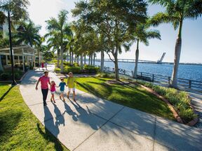 Ausflug am Riverwalk des Manatee River in Bradenton