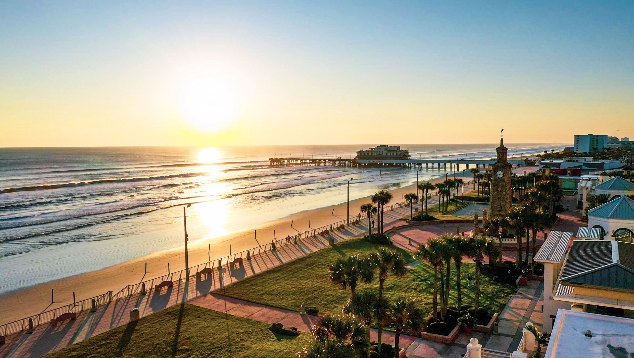 Sonnenaufgang am Daytona Beach in Florida