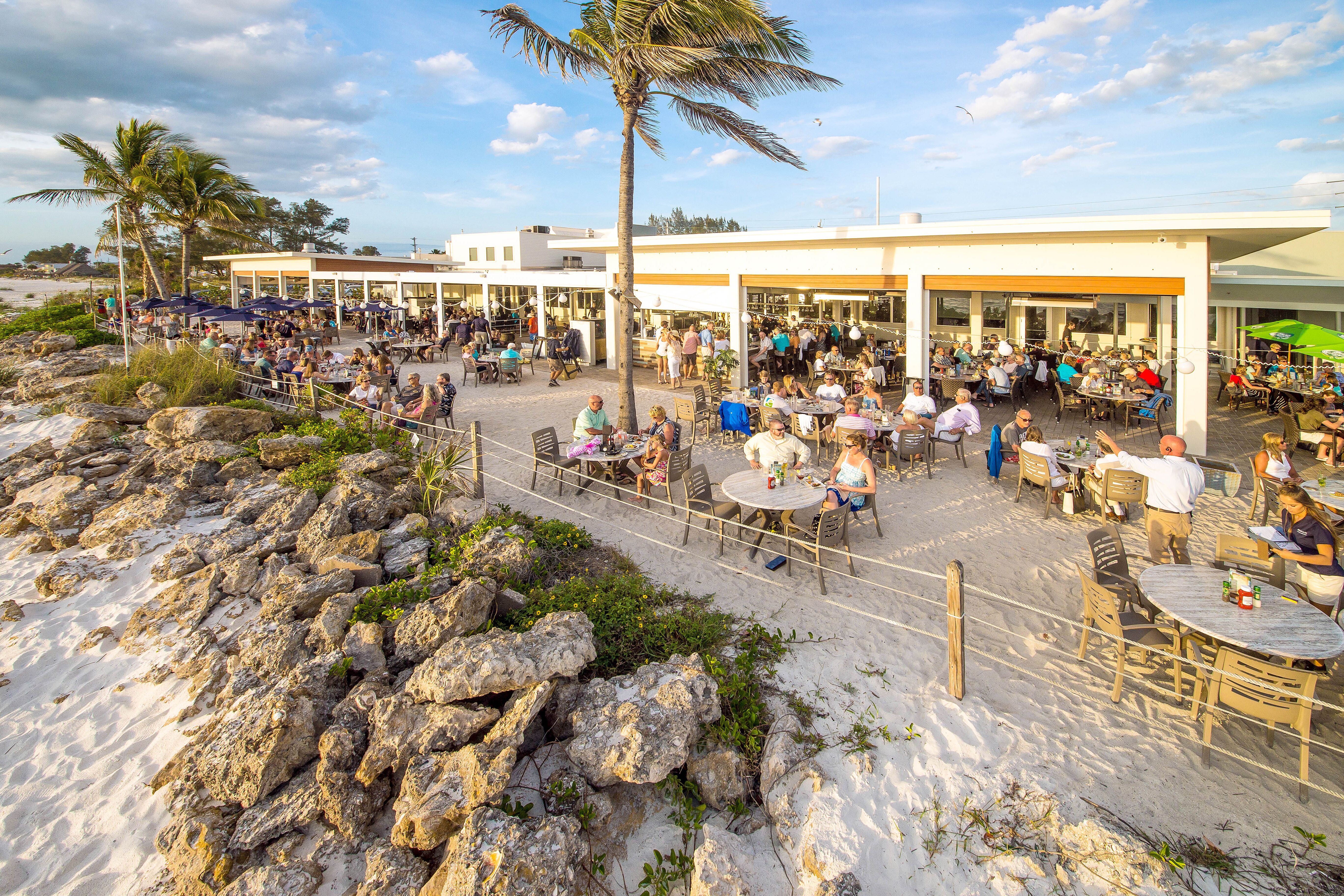 The Beach House Restaurant am Bradenton Beach aus der Vogelperspektive in Florida