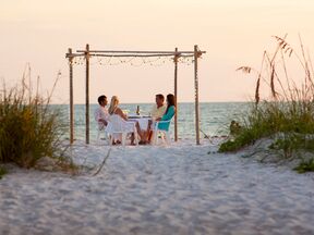 Traumhaftes Dinner am Strand