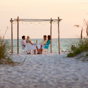 Traumhaftes Dinner am Strand