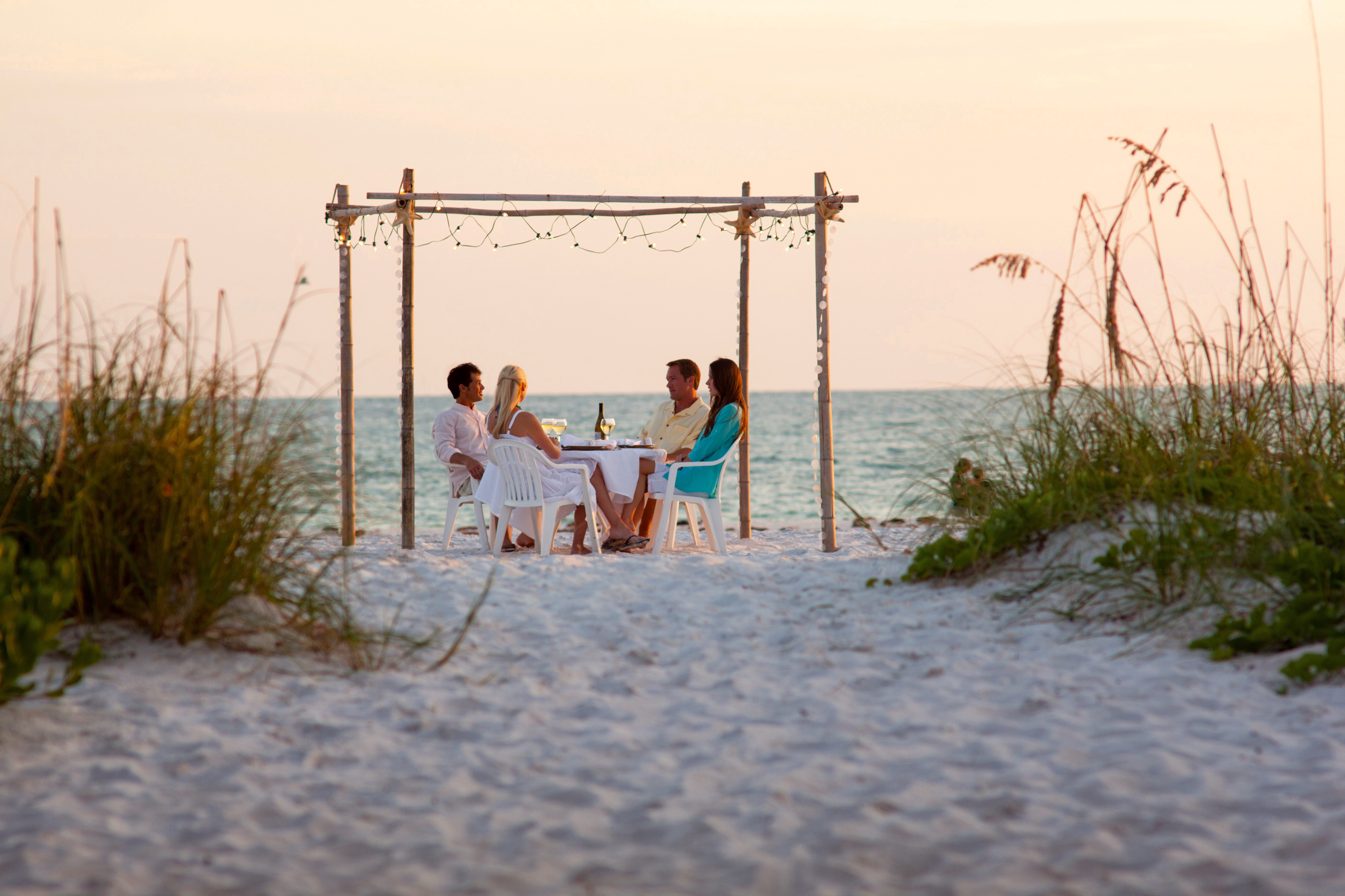 Traumhaftes Dinner am Strand