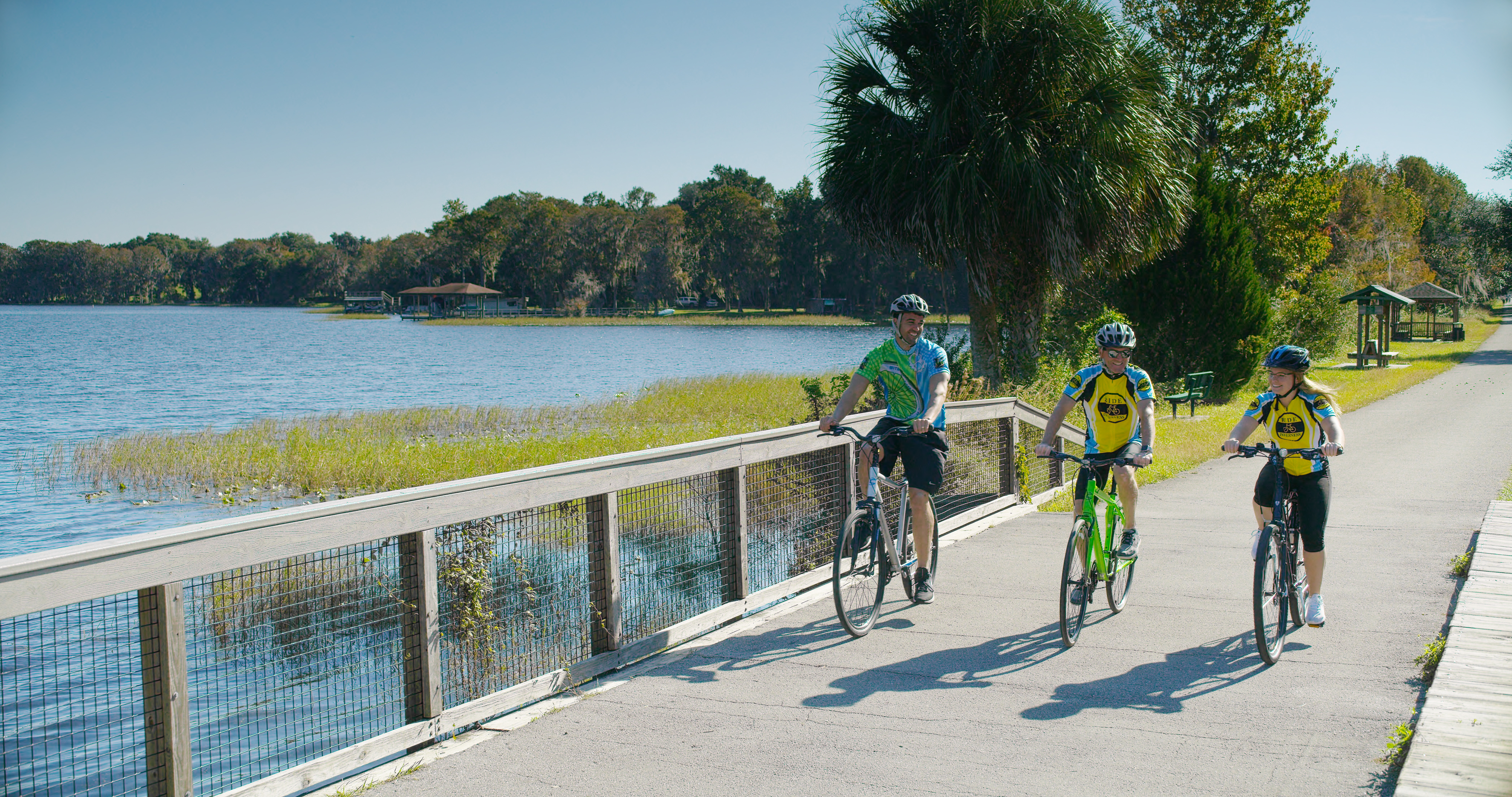 Sprotlich unterwegs auf einer Fahrradtour durch Crystal River in Florida
