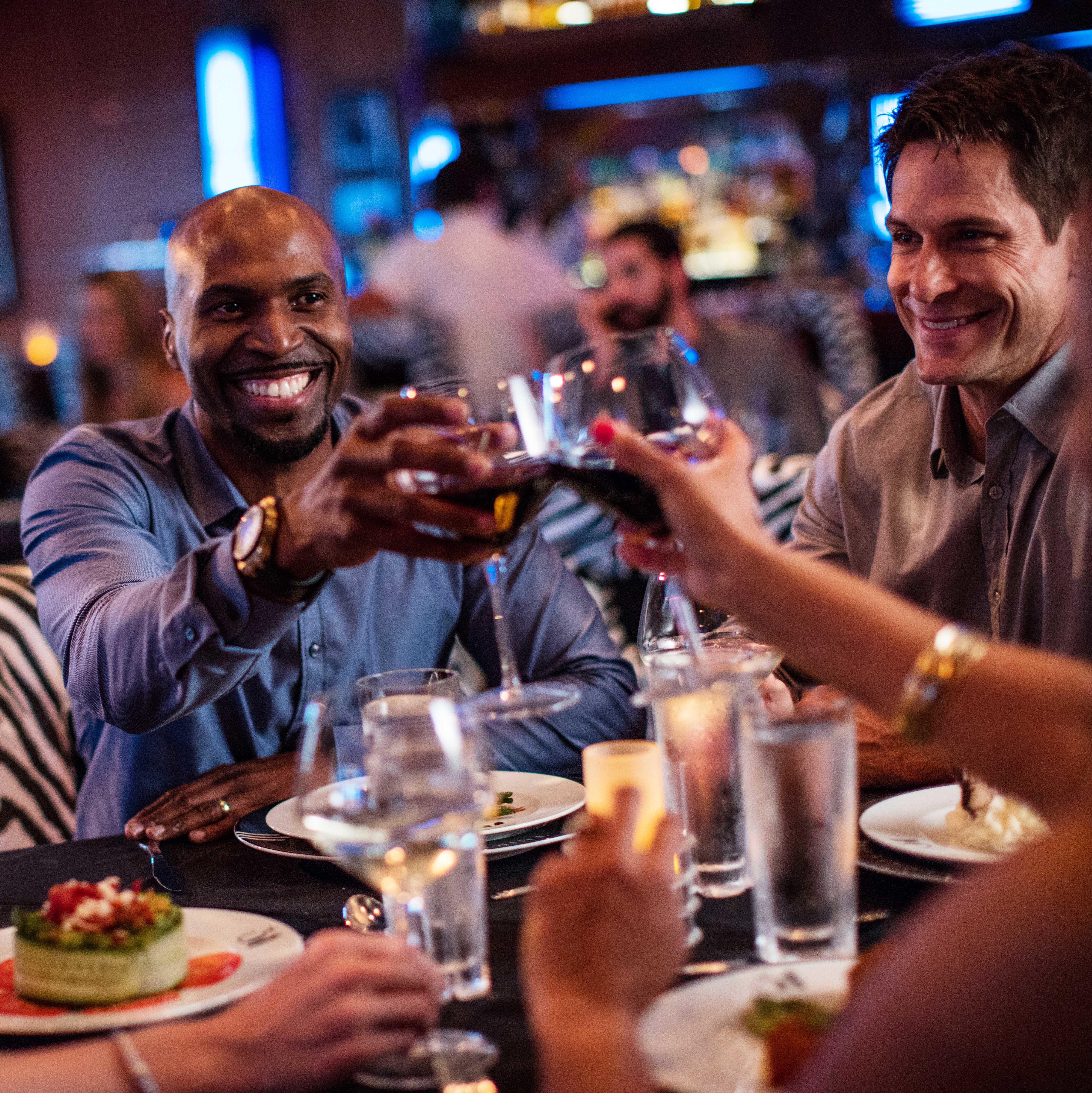 Freunde in einem Restaurant in Daytona Beach