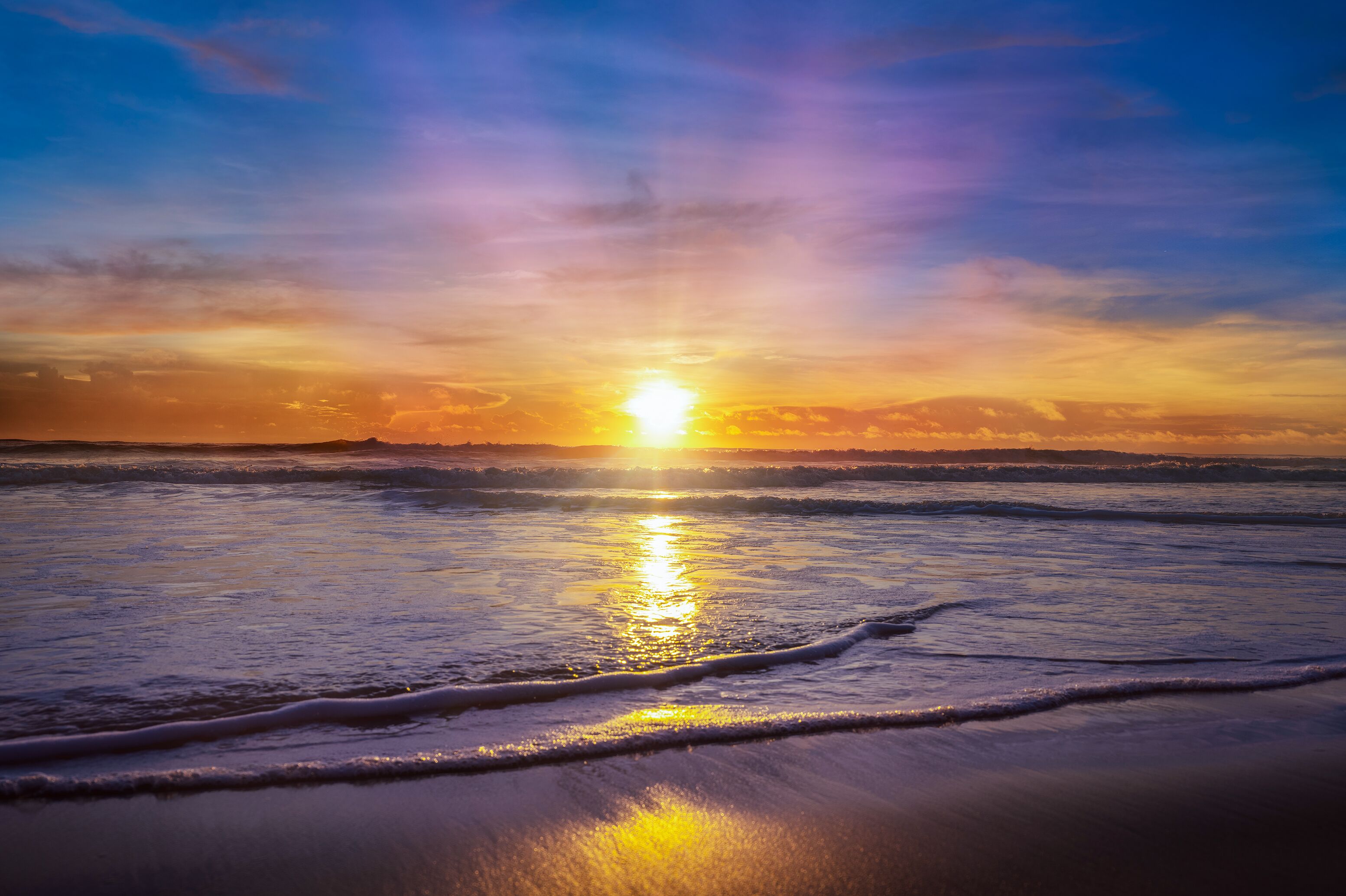 Farbenfroher und imposanter Sonnenaufgang am Daytona Beach