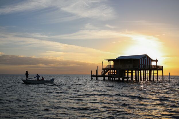 Atemberaubender Sonnenuntergang über Floridas Sports Coast Atemberaubender Sonnenuntergang über Floridas Sports Coast