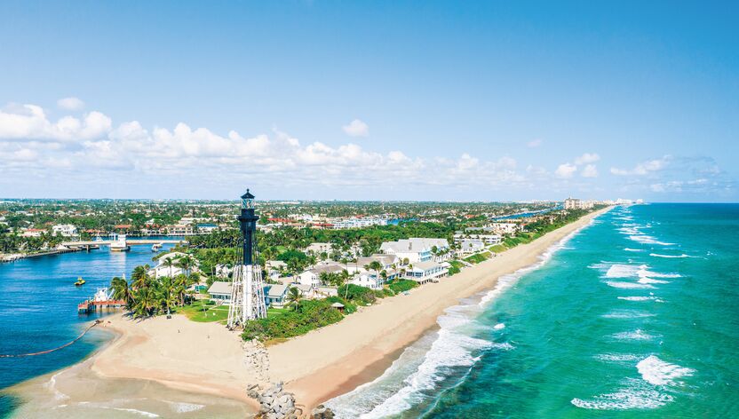 Blick auf Hillsboro Beachs weiße Promenade Blick auf Hillsboro Beachs weiße Promenade