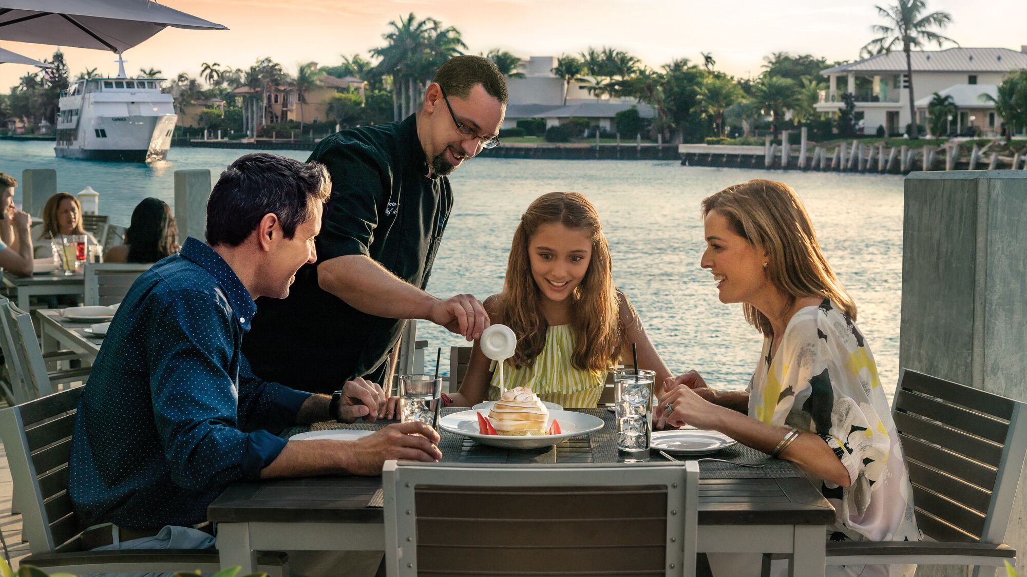 Familie beim Abendessen in Fort Lauderdale Familie im Shooters