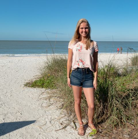 CANUSA Mitarbeiterin Miriam Ohde am Strand von Fort Myers Beach