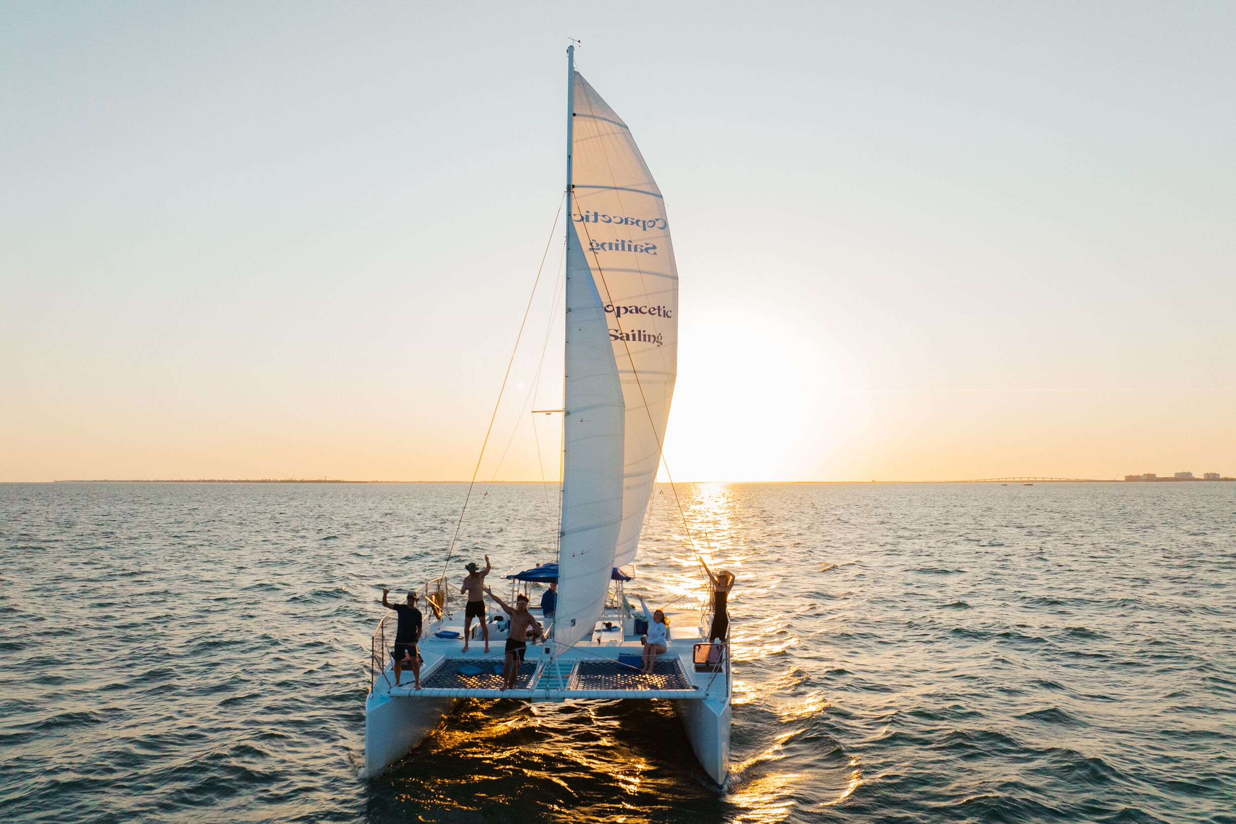 Auf einem Segelboot in den Sonnenuntergang auf Sanibel Island in Fort Myers