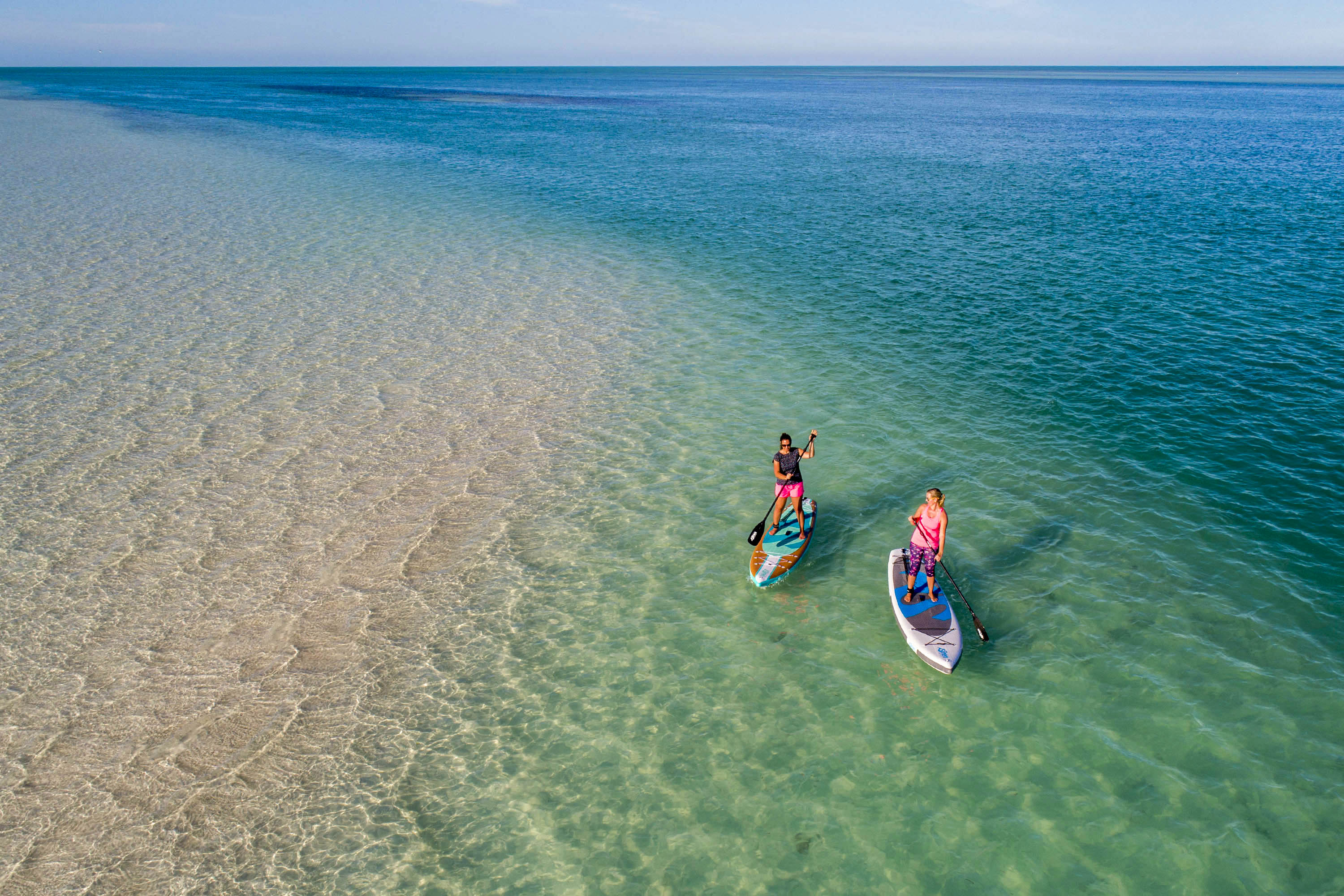 Zwei Stand Up Paddler auf den Lower Key, Florida Keys, Florida