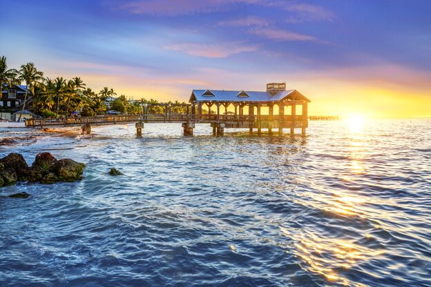Ein Pier am Strand von Key West in Florida