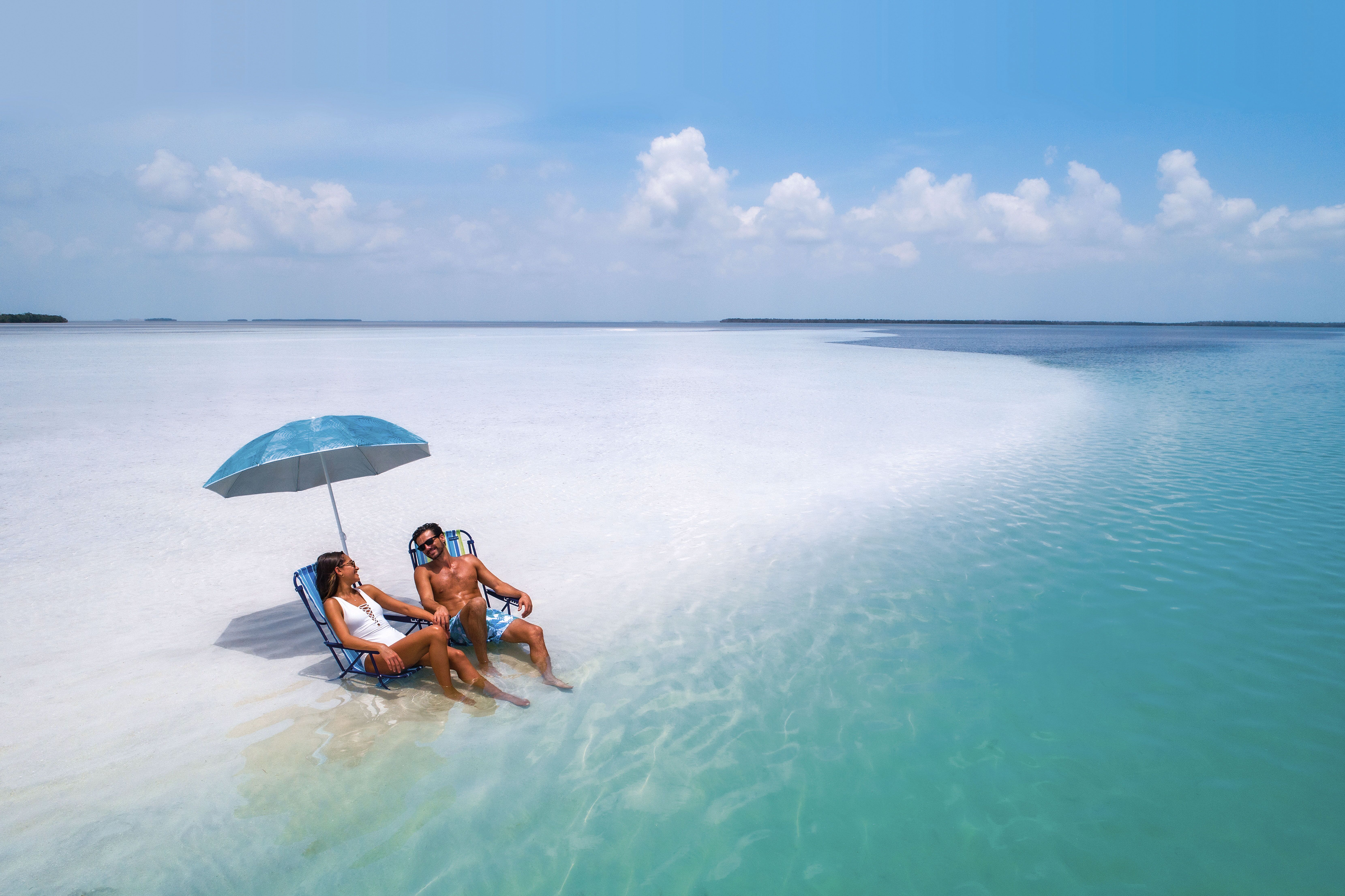 Paar an der Lower Keys Sandbar