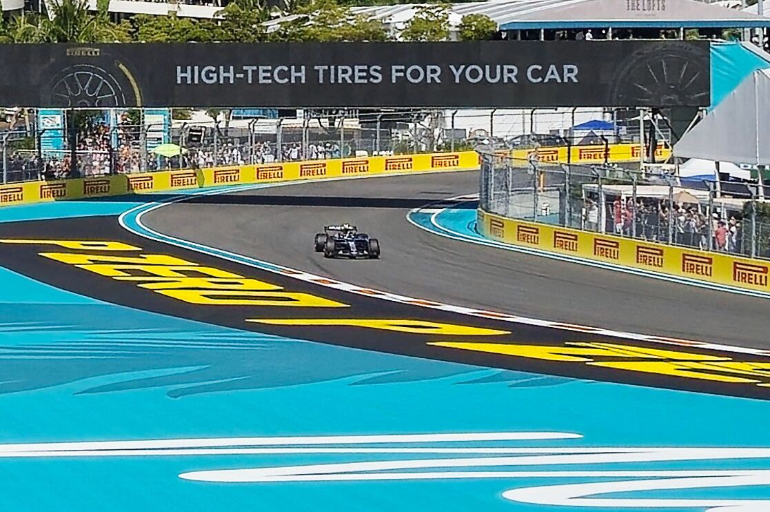 Formel-1-Rennstrecke vor dem Hard Rock Stadium in Miami Gardens